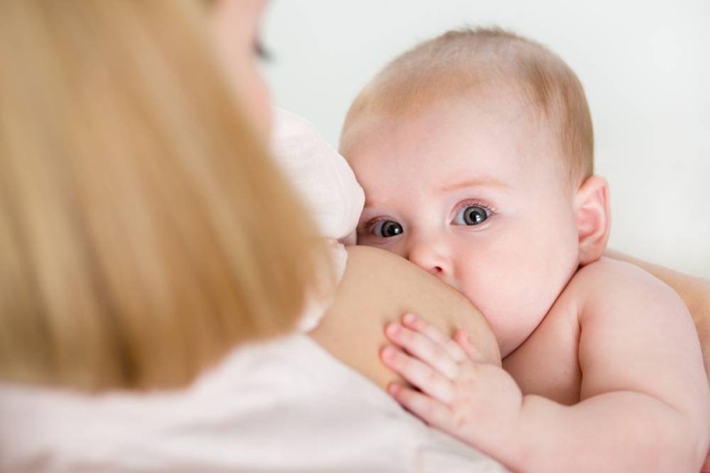 Create meme: breastfeeding, breastfeeding of newborns, weaning breastfeeding komarovsky