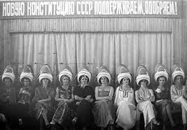 Создать мем: советские женщины, парикмахерская ссср, советская эпоха