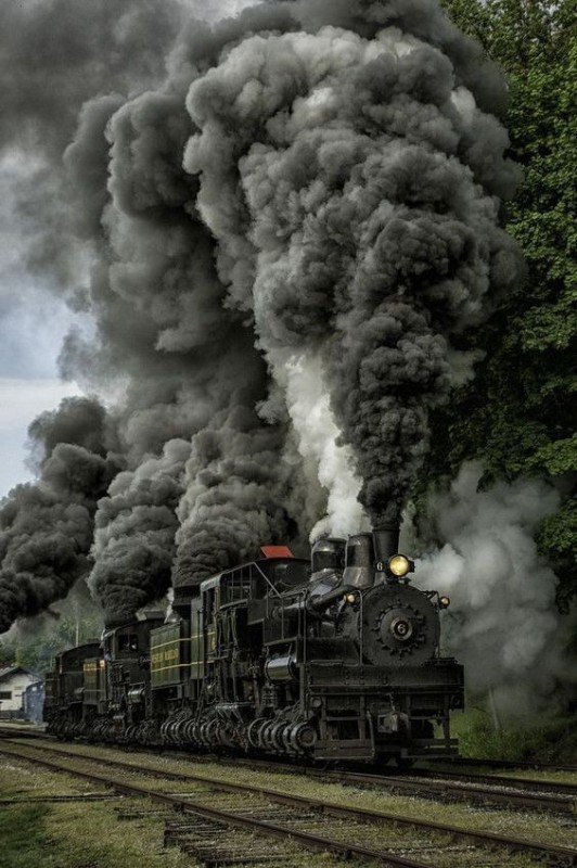 Создать мем: паровозы с дымом, старые поезда, поезд паровоз