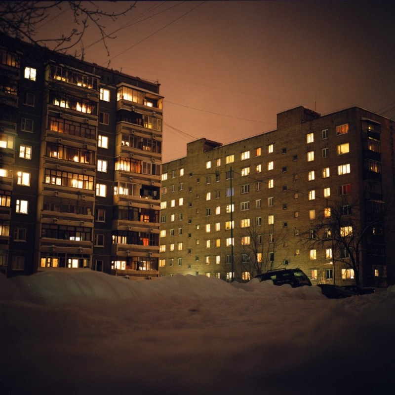 Create meme: night khrushchevki, khrushchevki at night in winter, multi-storey house at night