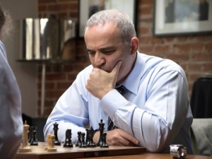 Создать мем: известный шахматист гарри каспаров, шахматы соревнования каспаров, гарри каспаров шахматист