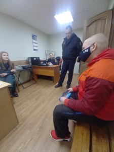 Создать мем: суд над навальным, преступник, сотрудник