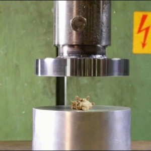 Создать мем: hydraulic press, под гидравлический пресс, алмаз под гидравлическим прессом