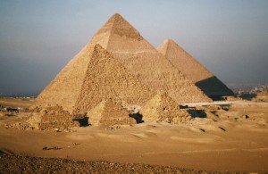 Создать мем: пирамида хеопса в гизе, самая большая пирамида хеопса в египте, great pyramid of giza