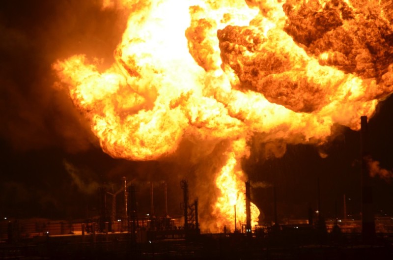 Create meme: fires and explosions, ukhta 2020 refinery explosion, the explosion 