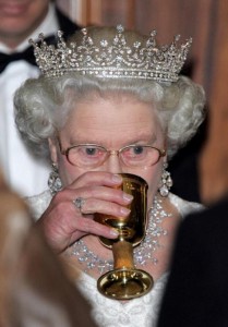 Создать мем: королевы англии, королева англии елизавета маникюр, джин королевы елизаветы
