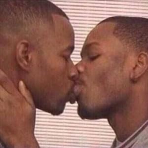 Создать мем: 2 black men kissing, негры целуются