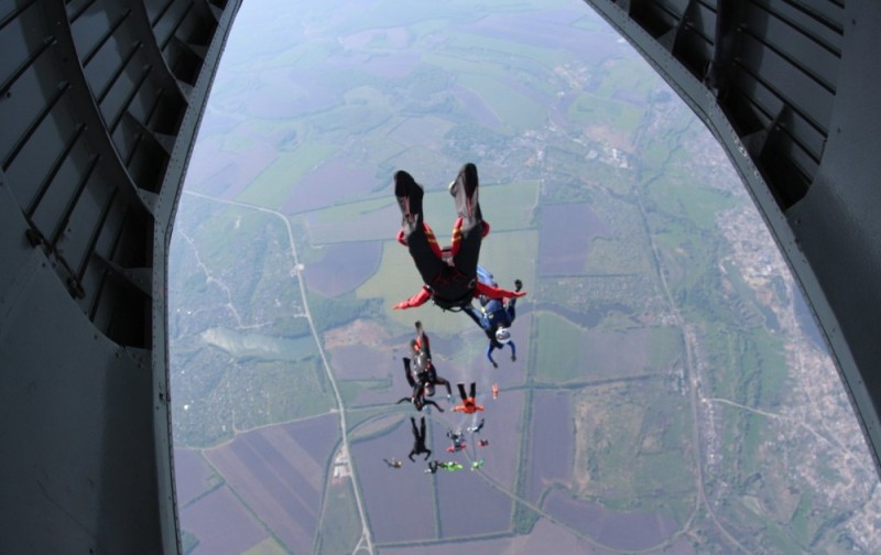 Create meme: parachute jump, skydiving aircraft, parachute top view