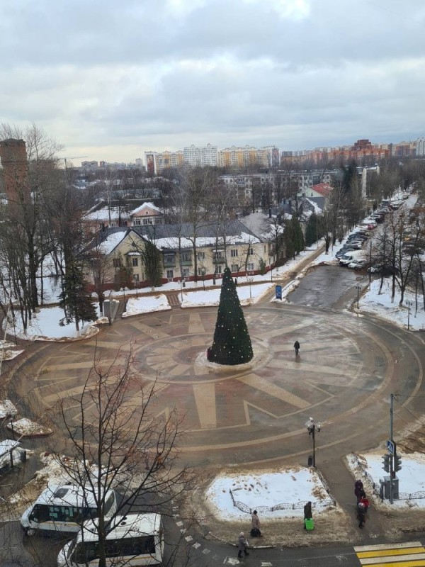 Create meme: Christmas tree on the square, the city Christmas tree, Christmas tree in Odintsovo on the square