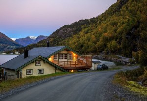 Create meme: the Wallpaper house in the mountains, mountain hut, the desktop Wallpaper house in the woods