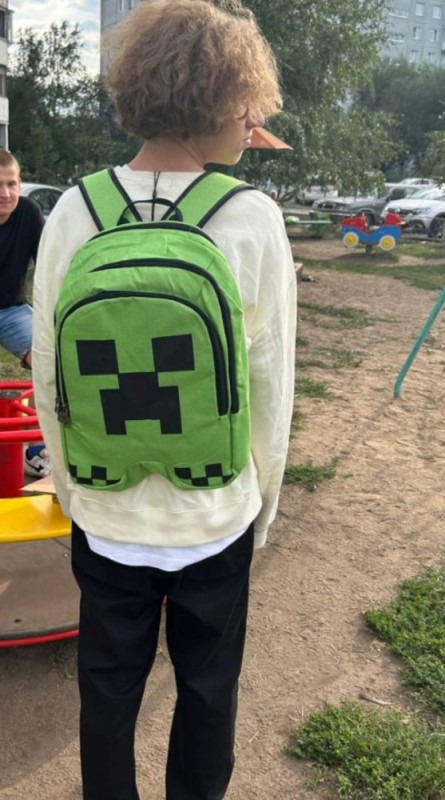 Create meme: minecraft backpack, minecraft creeper backpack, minecraft buillbatl backpack