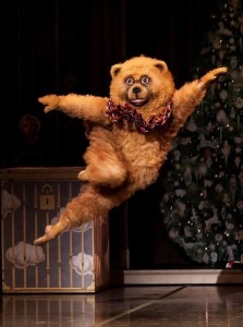 Создать мем: смешные шутки, щелкунчик бостон балет медведь, медведь танцует