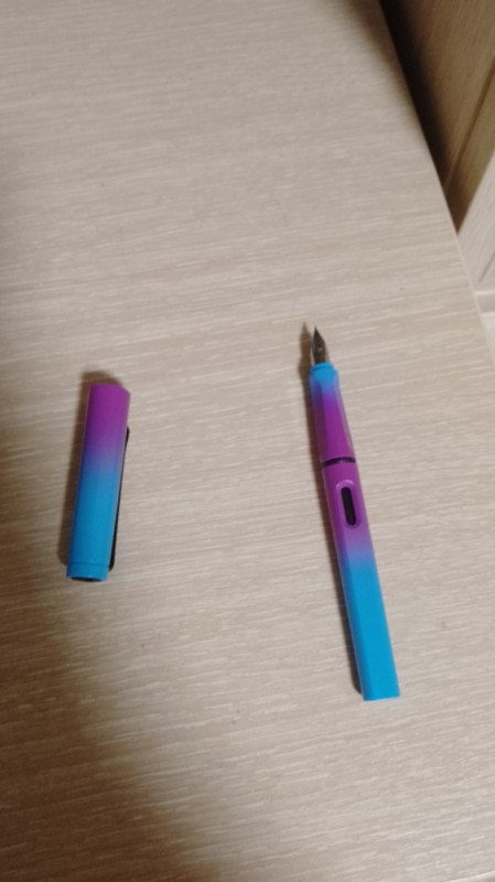 Создать мем: канцелярские принадлежности, гелевая ручка, ручка с чернилами
