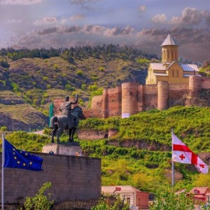Создать мем: метехи, памятник вахтангу горгасали - основателю тбилиси, грузия крепость нарикала, достопримечательности тбилиси нарикала