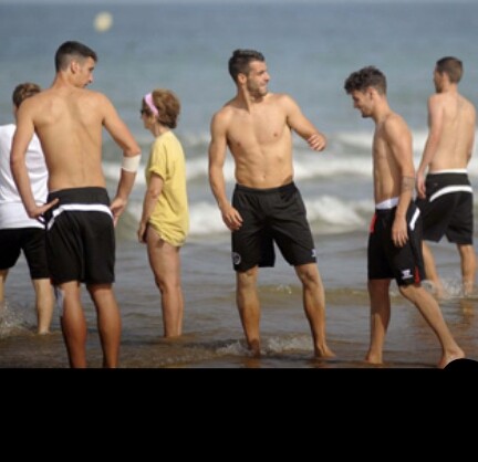 Красивые мужики на пляже