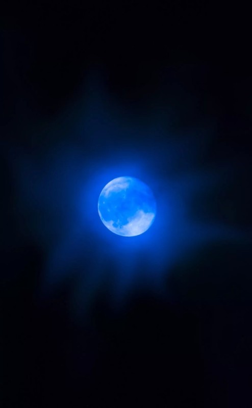Создать мем: лунное затмение, синяя луна, голубая луна астрономическое явление