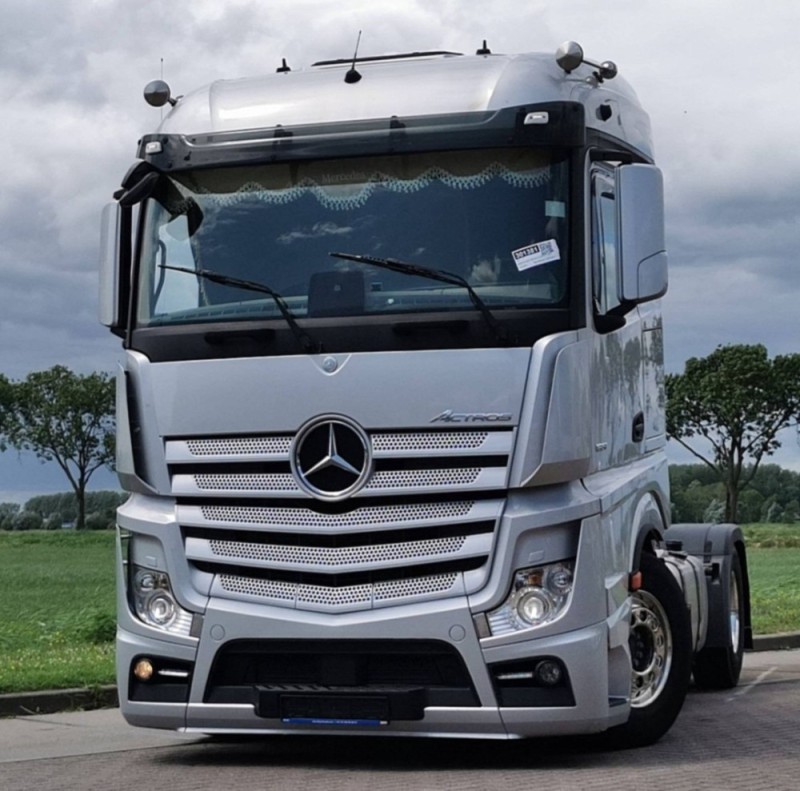 Создать мем: mercedes benz actros 1845 ls, тягач мерседес, mercedes benz actros mp 3