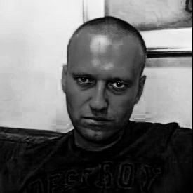 Создать мем: человек, алексей навальный в тюрьме лысый, лицо
