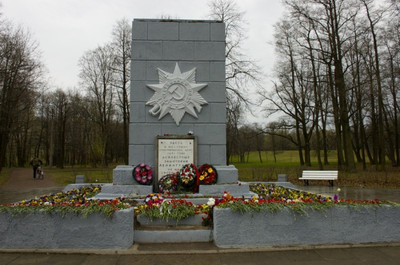 Create meme: monument to the defenders of Leningrad on the Peterhof highway, Kirovsky Val memorial Walk of Fame, Novoznamenka Monument Park