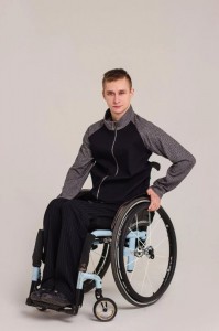 Создать мем: человек на инвалидной коляске, человек в инвалидном кресле, инвалидное кресло