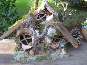 Create meme: crafts made from tree stumps, fairy house, a house for the fairies with their hands