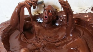 Создать мем: все в шоколаде, шоколадный, человек в шоколаде