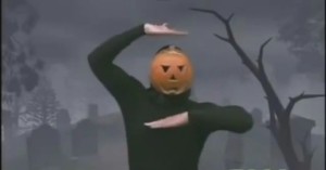 Создать мем: гигантская тыква, танец тыквы мем, happy halloween