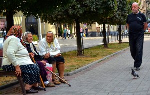 Create meme: grandmother on the bench, Granny old woman, dibs on the bench