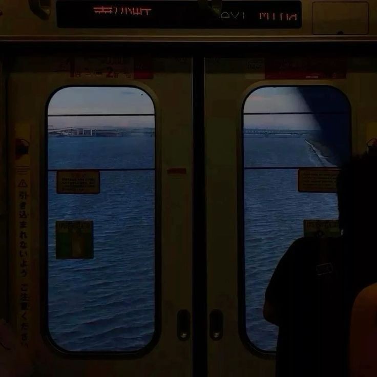 Создать мем: сядь в поезд высадись у моря, вагон метро, поезд