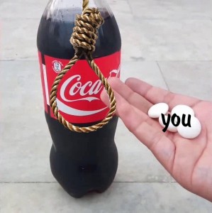 Создать мем: coke, mentos, напиток кока кола
