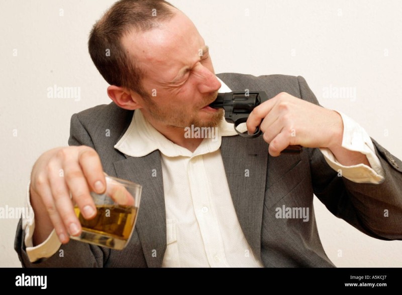 Создать мем: алкоголь, алкогольные напитки, мужчина с пистолетом