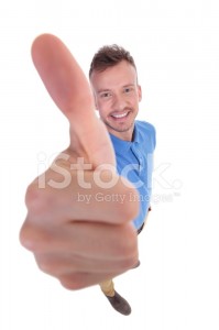 Создать мем: мужчина показывает большой палец вверх, показывает большой палец, человек показывает палец вверх