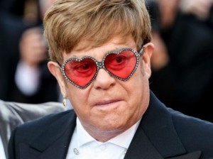 Создать мем: элтон джон гиф, elton john элтон джон, элтон джон 2019