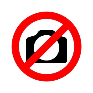 Создать мем: запрещено, знак фотографировать запрещено, запрещающий знак