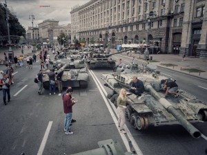 Создать мем: какое российское оружие боится нато, военная техника, танки в москве