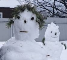 Создать мем: игрушка, самый красивый снеговик из снега, снежная баба для малышей из снега
