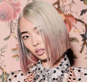Создать мем: асимметричное каре, модное окрашивание волос в 2019, каре блонд азиатский