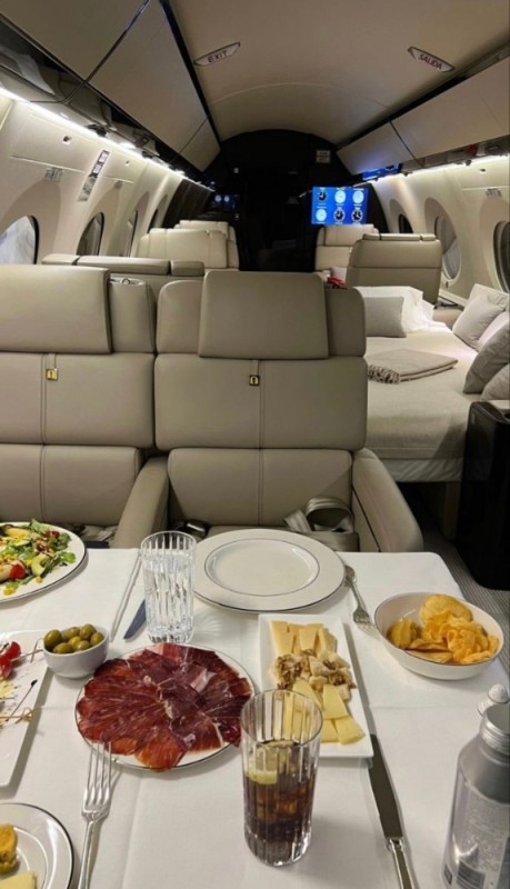 Create meme: embraer legacy 600 business jet, A luxurious life, bombardier global 5000