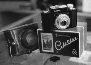 Создать мем: фотоаппарат ссср, старые фотоаппараты, советские фотолюбители с фотоаппаратами