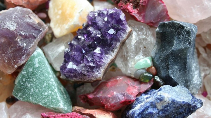 Создать мем: полудрагоценные камни, камни и минералы, уральские самоцветы природные камни