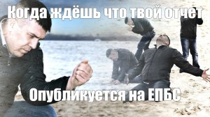 Создать мем: мем мужик с песком, мем грустный мужик на песке, парень держит песок мем