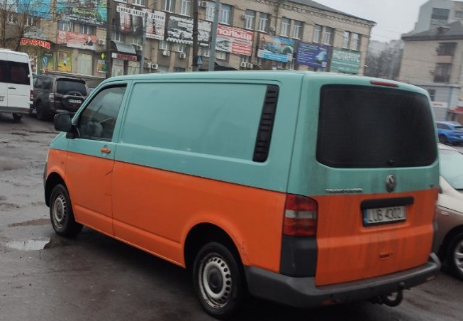 Create meme: volkswagen transporter, volkswagen transporter 2008, Volkswagen T4 orange