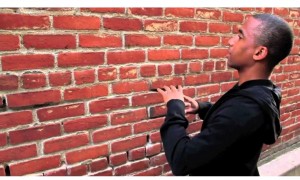 Создать мем: человек, негр разговаривает со стеной, негр говорит со стеной
