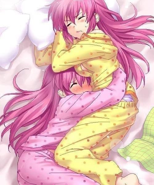 Создать мем: аниме девушка обнимает подушку, аниме, аниме рисунки девушек