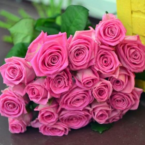 Create meme: a beautiful bouquet of roses, flowers roses pink, pink roses