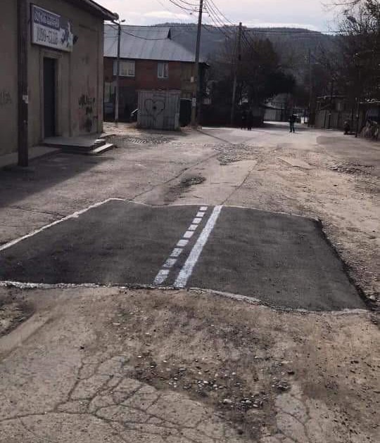 Создать мем: ковер закатали в асфальт, мысли в 2 часа ночи, дорога