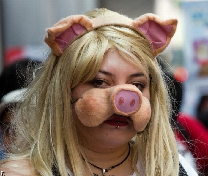 Создать мем: миссис пигги, свинья, свиноматка девушка