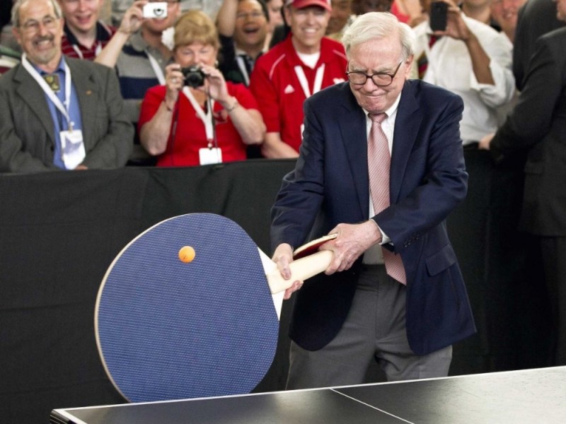 Create meme: Warren Buffett, buffett bill gates ping pong, table tennis