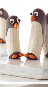 Создать мем: шоколадные пингвинчики из бананов, пингвины из бананов прикольные, пингвин из банана