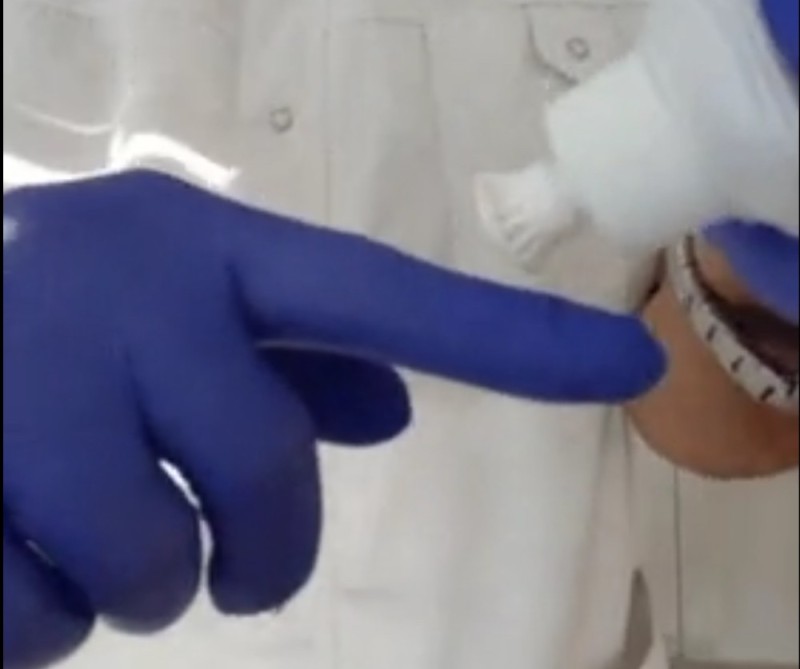 Создать мем: голубые перчатки, синтетический каучук перчатки, перчатки